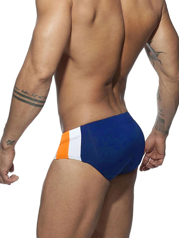 Love Stories Tiny brazilian bikinislip met structuur vind je op Love Stories Tiny brazilian bikinislip met structuur vind je op